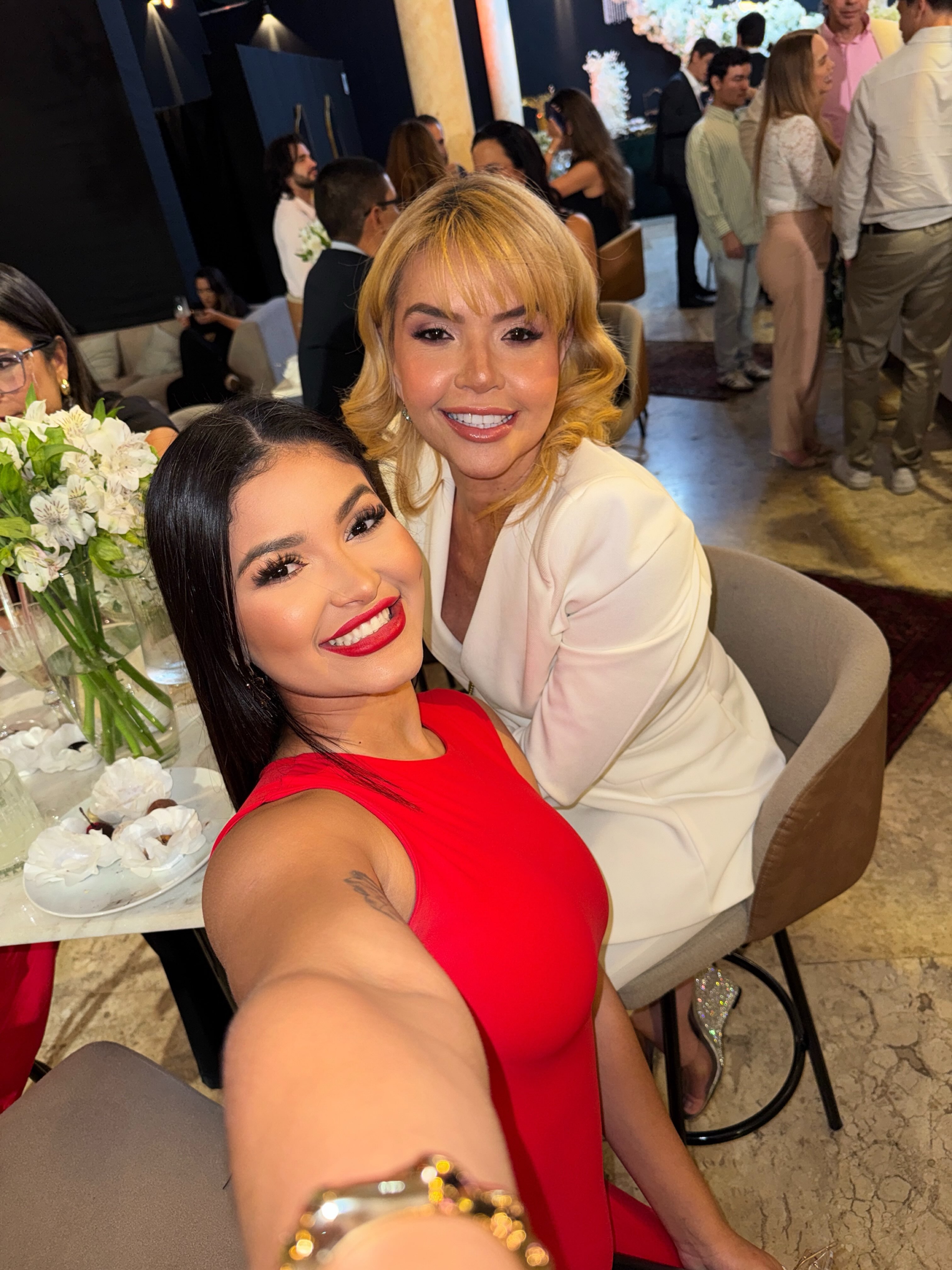 Nathalia em jantar de gala